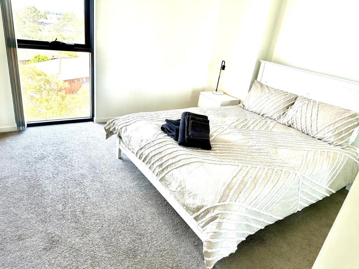 Modern 2 Bedroom & 2 Bathroom Apartment With Stunning Sydney Cbd & Skyline Views! リヴァプール エクステリア 写真